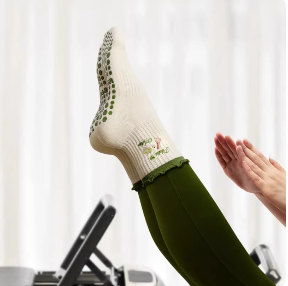 Lace Grip Socks – Women’s Pilates & Yoga Studio Workout Socks
