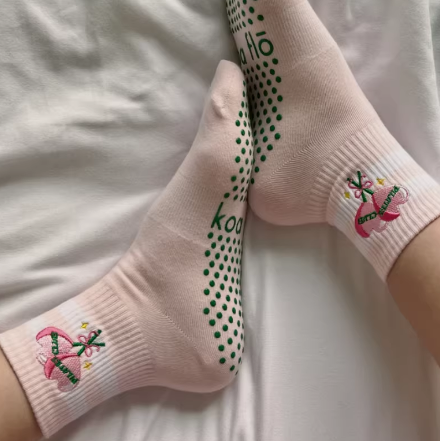 Women’s Non-Slip Studio Socks – Pilates, Barre & Yoga Essentials