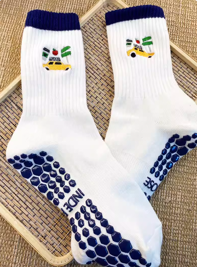 Women’s Non-Slip Studio Socks – Pilates, Barre & Yoga Essentials