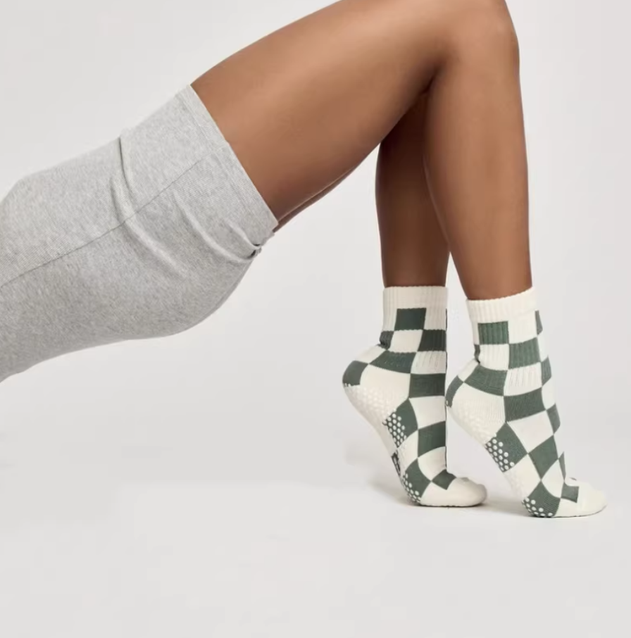 Women’s Non-Slip Studio Socks – Pilates, Barre & Yoga Essentials