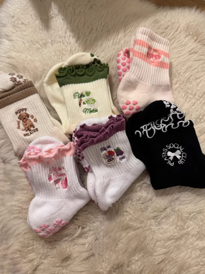 Lace Grip Socks – Women’s Pilates & Yoga Studio Workout Socks
