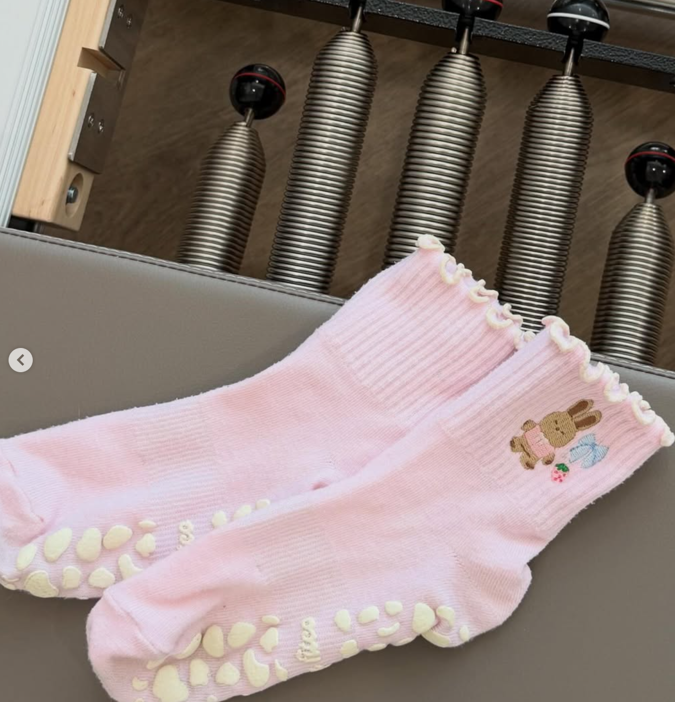 Women’s Non-Slip Studio Socks – Pilates, Barre & Yoga Essentials