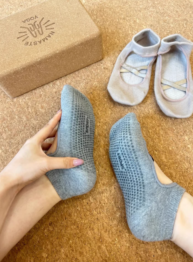 Women’s Grip Socks – Non-Slip Ballet Socks for Yoga, Pilates, Barre & Home Workouts